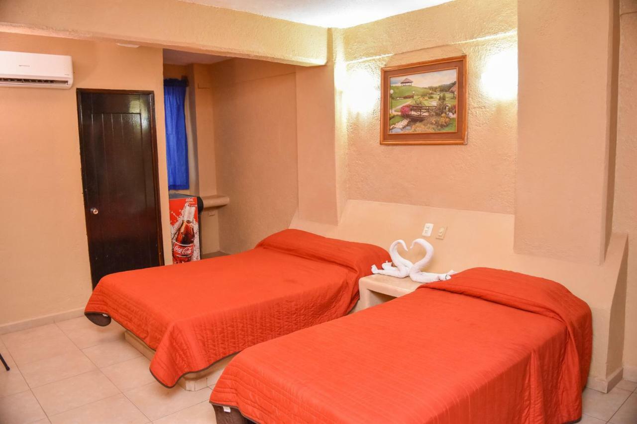 Hotel Gaby Inn Zihuatanejo Exterior photo