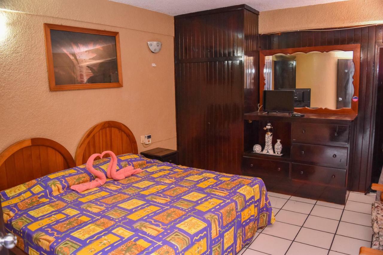 Hotel Gaby Inn Zihuatanejo Exterior photo