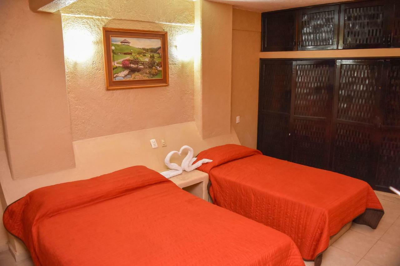 Hotel Gaby Inn Zihuatanejo Exterior photo