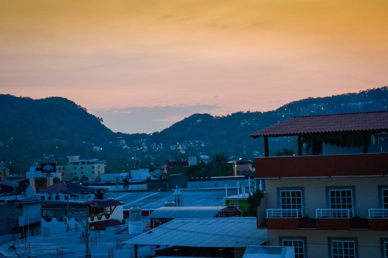 Hotel Gaby Inn Zihuatanejo Exterior photo